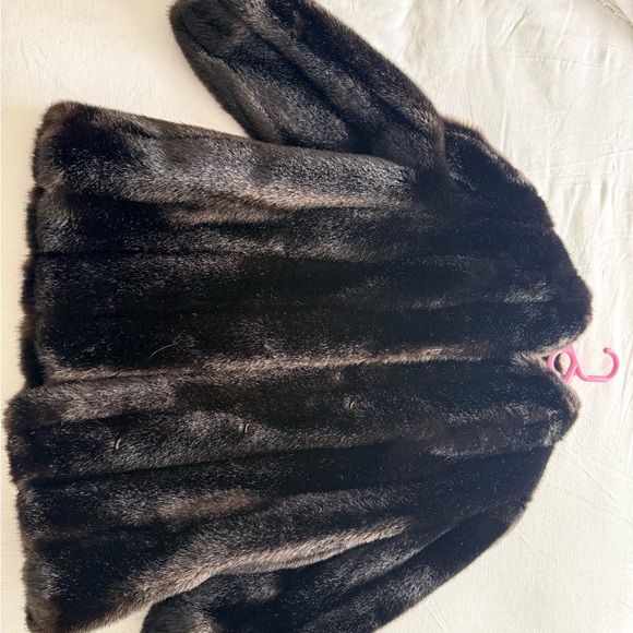 Elegant Black Faux Fur Coat - Picture 4 of 4
